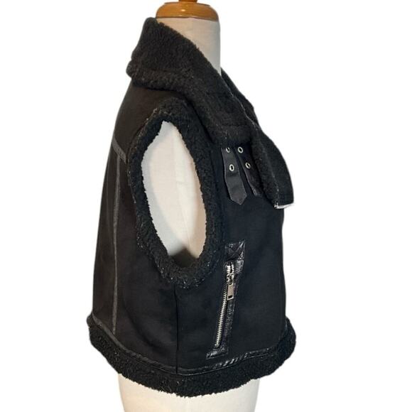 Mark Edwards Studios Sherpa Lined Faux Leather Vest Size Small Black/Silver NWT - Picture 4 of 12